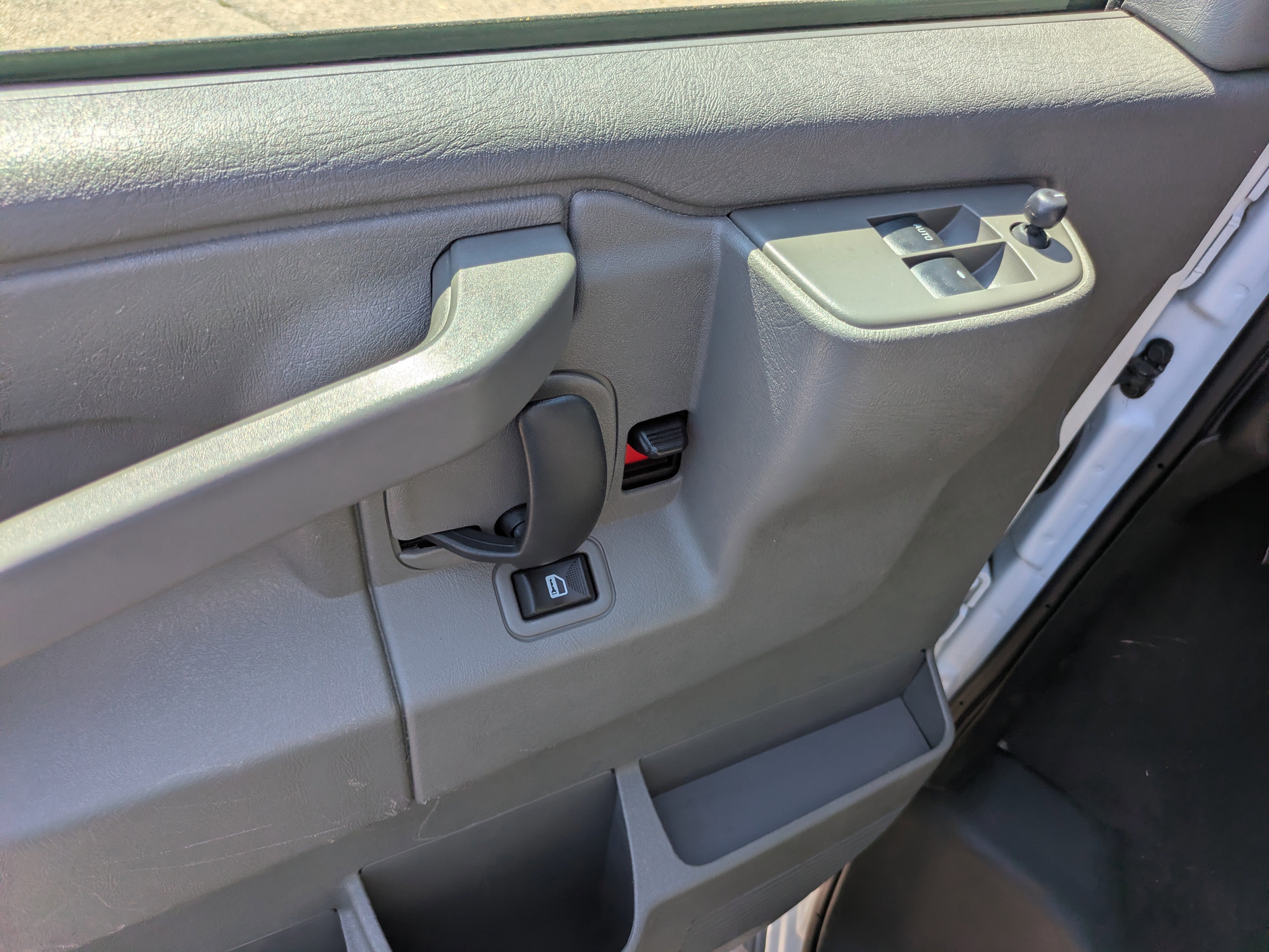 2023 Chevrolet Express Passenger 3500 1LT