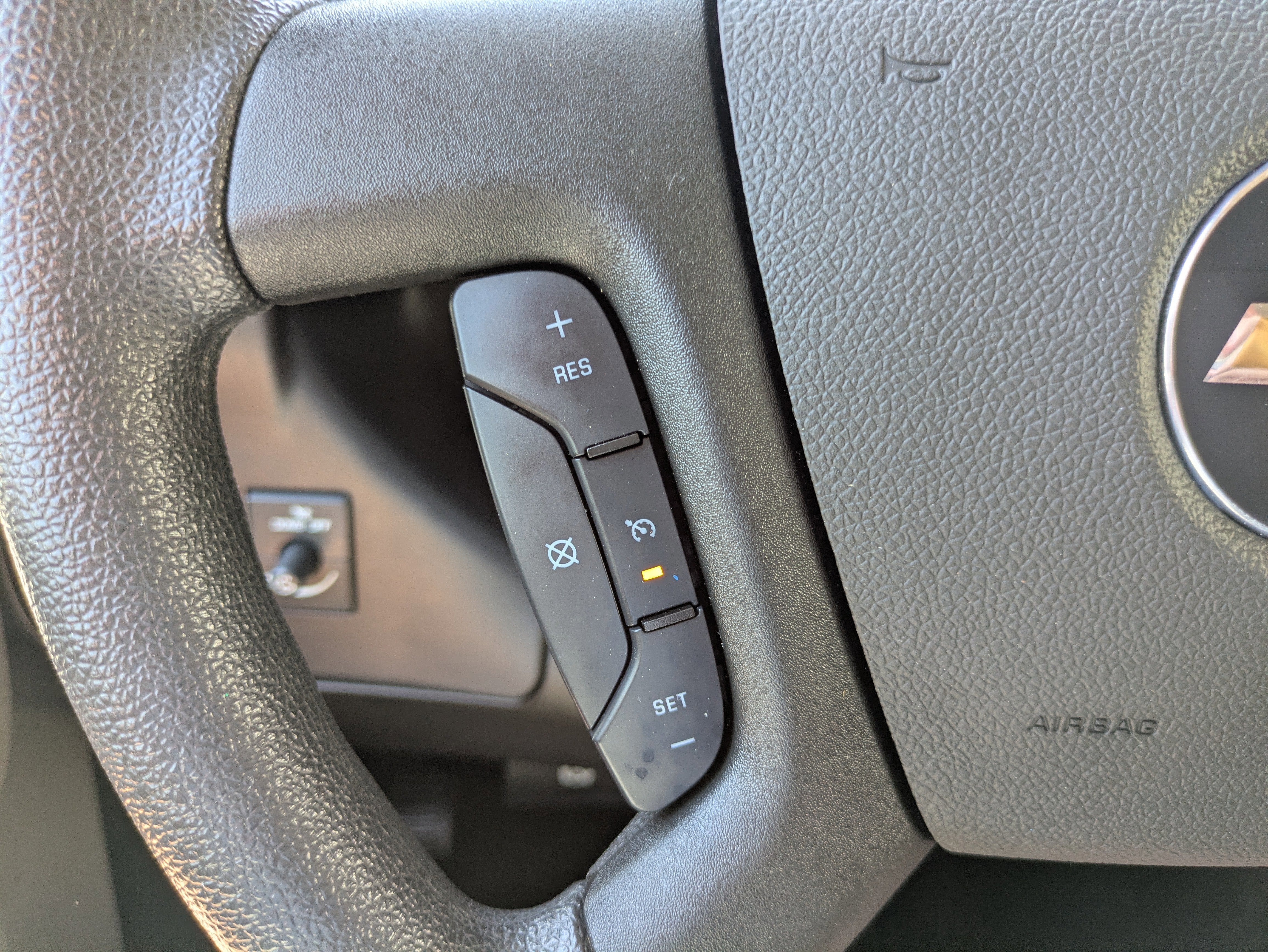 2023 Chevrolet Express Passenger 3500 1LT