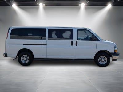 2023 Chevrolet Express Passenger 3500 1LT