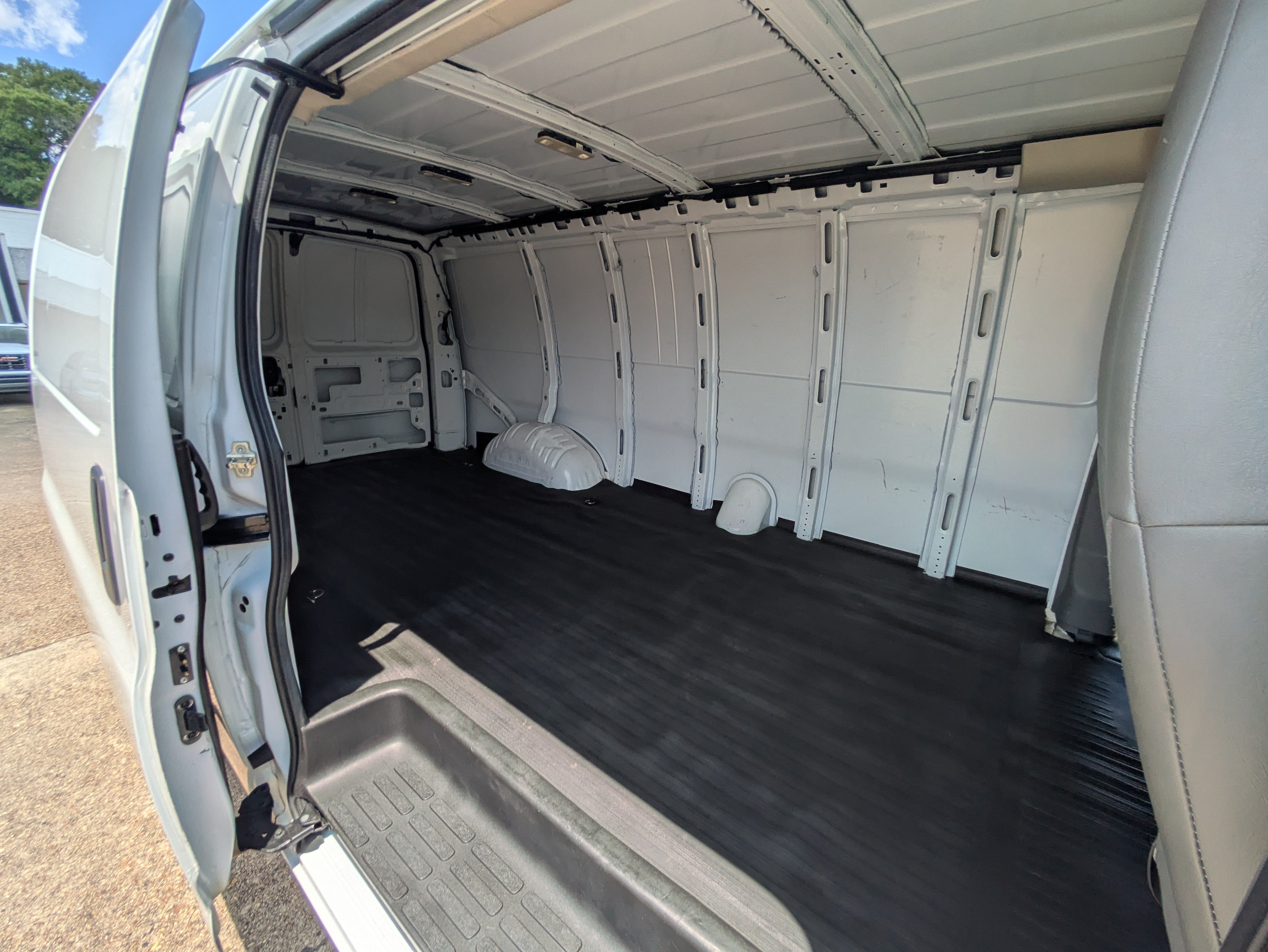 2023 Chevrolet Express Cargo 2500 WT