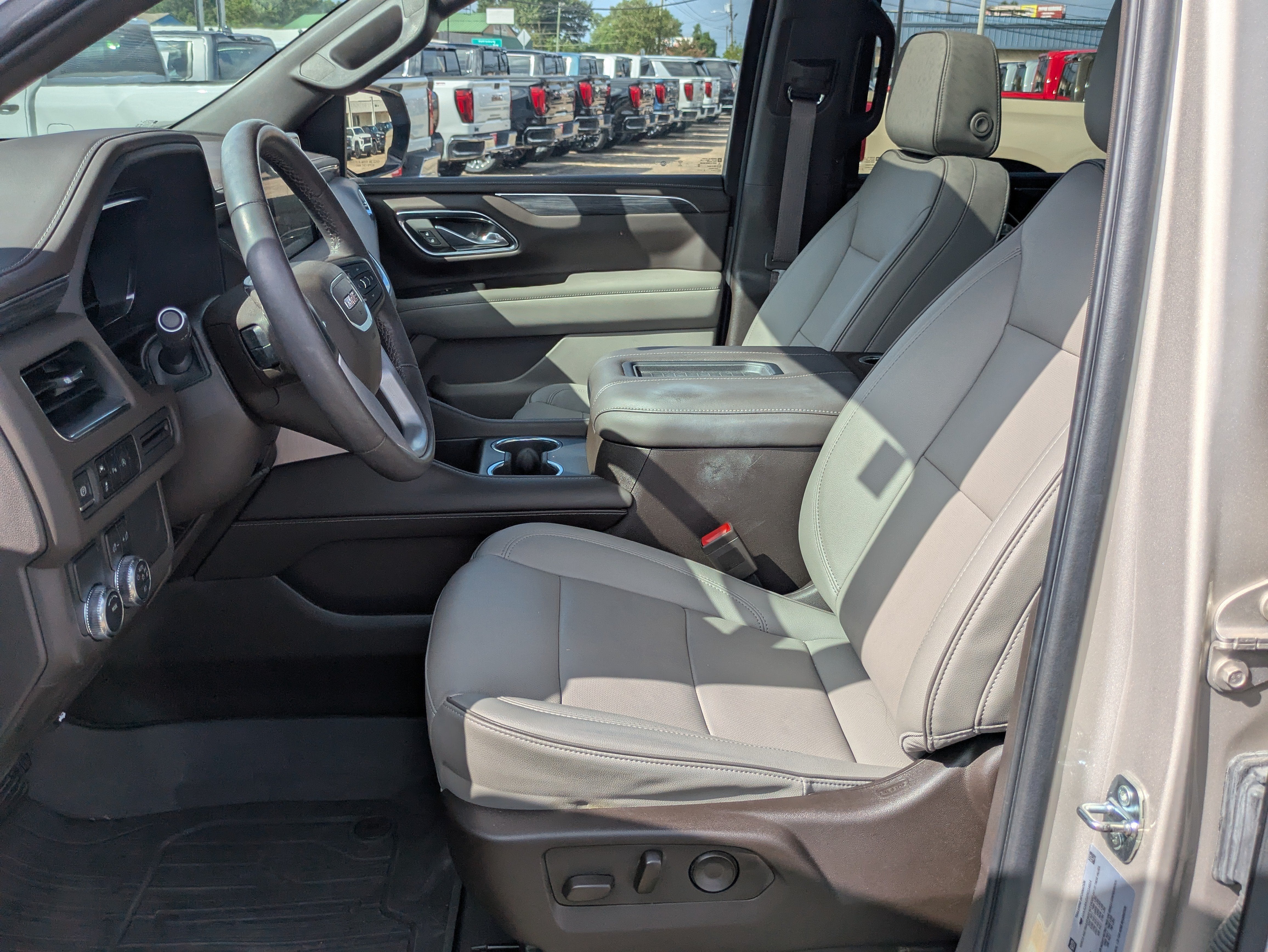 2023 GMC Yukon SLT