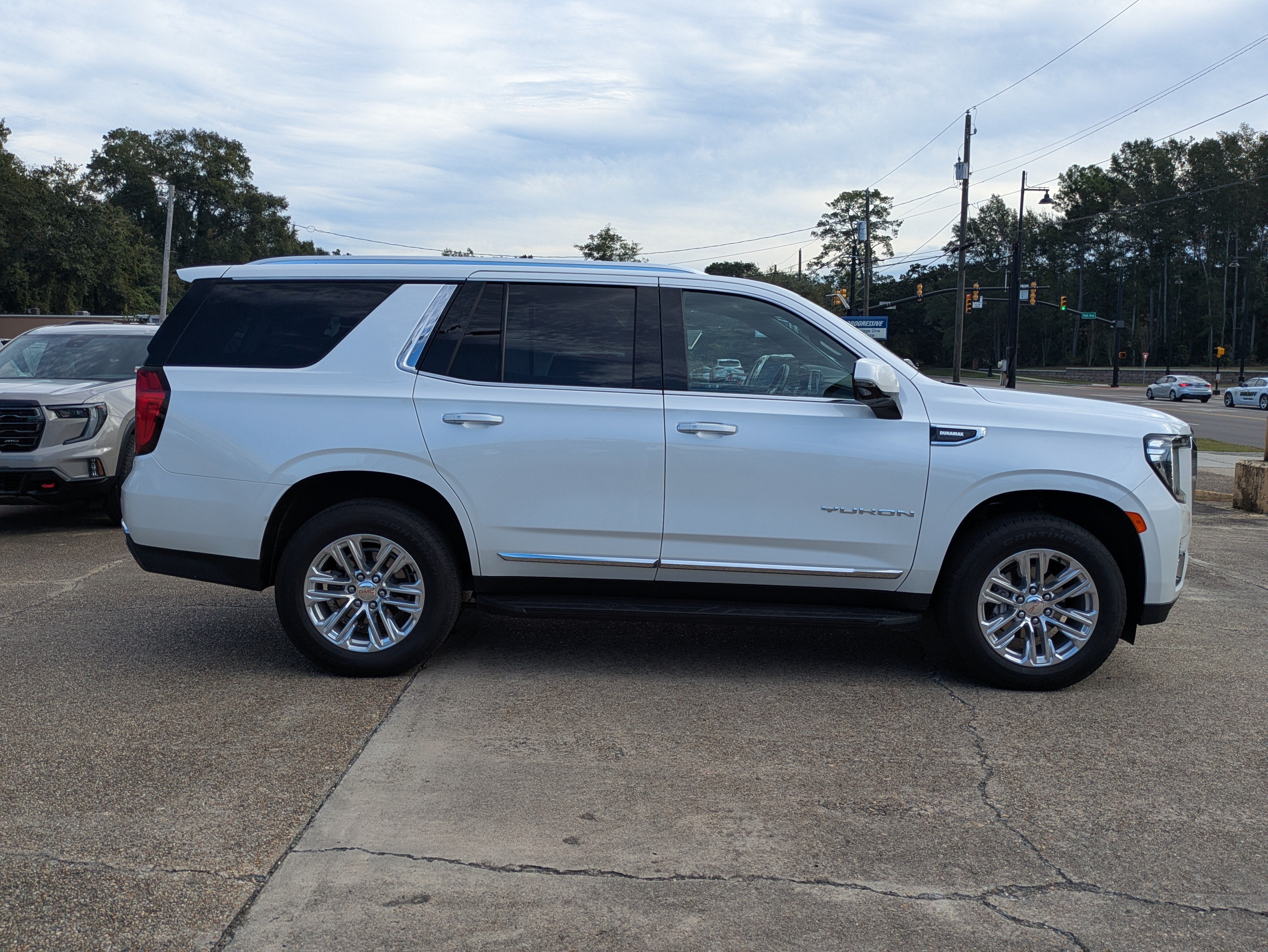 2024 GMC Yukon SLT