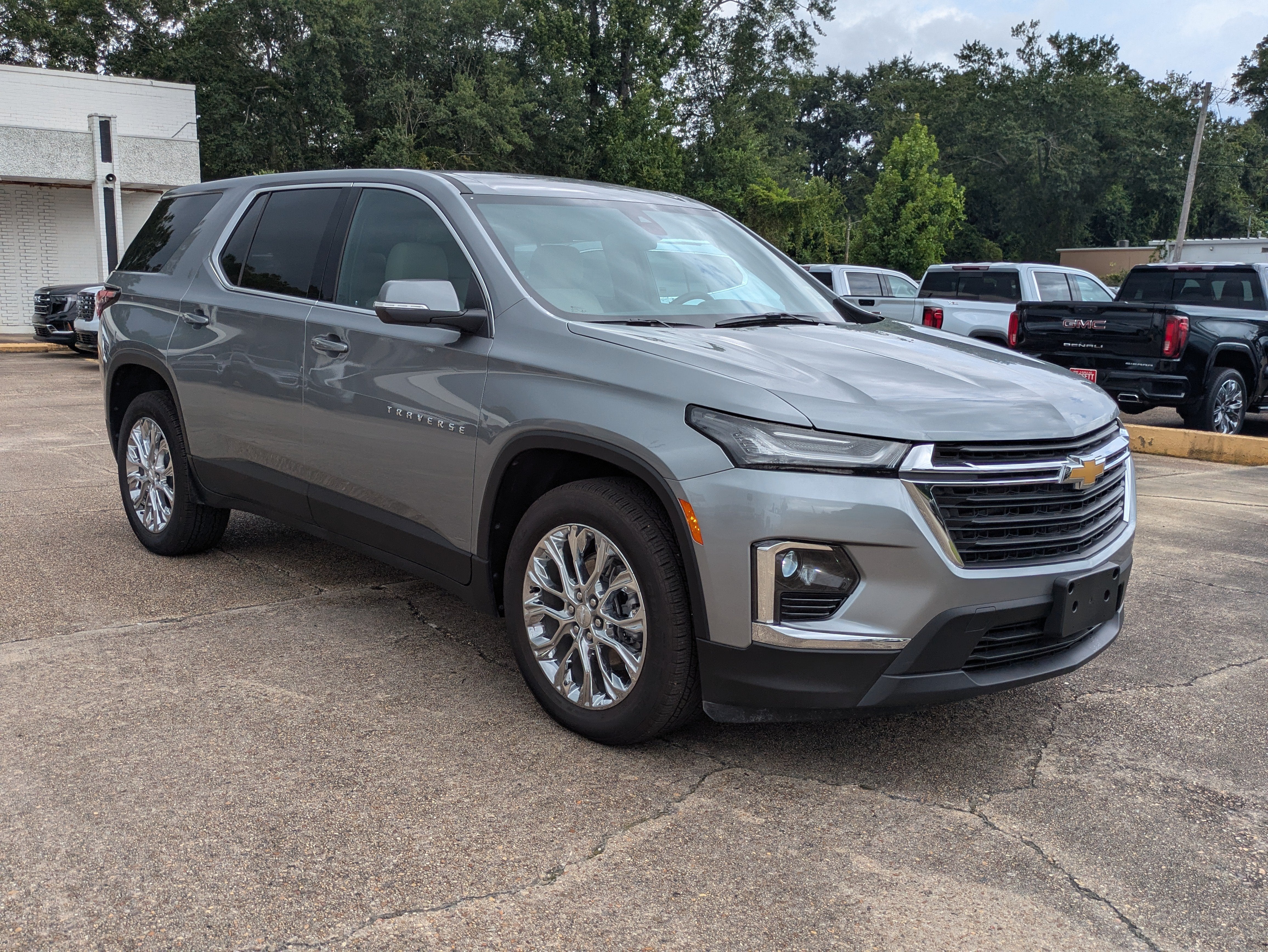 2023 Chevrolet Traverse LS