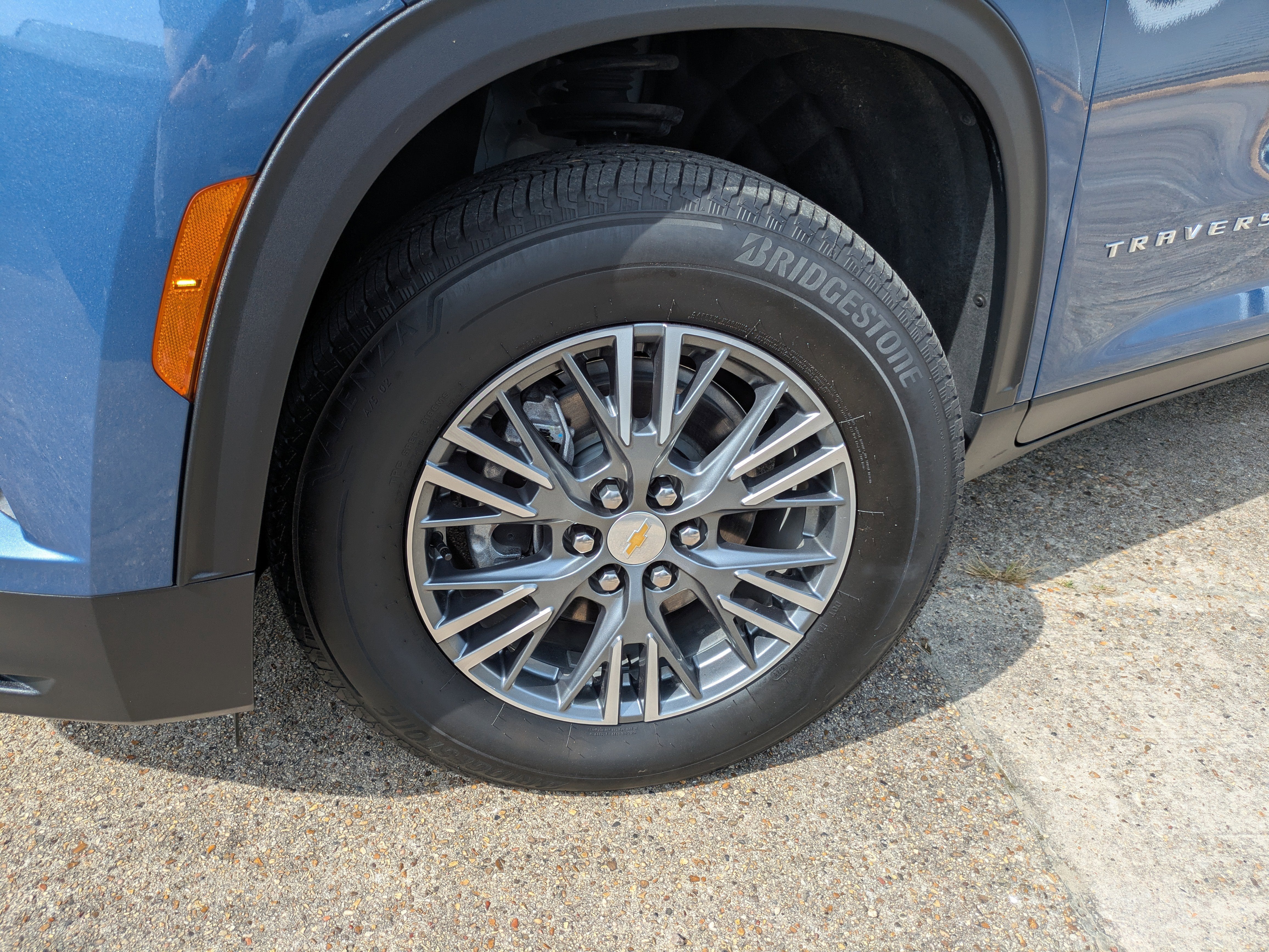 2025 Chevrolet Traverse LT