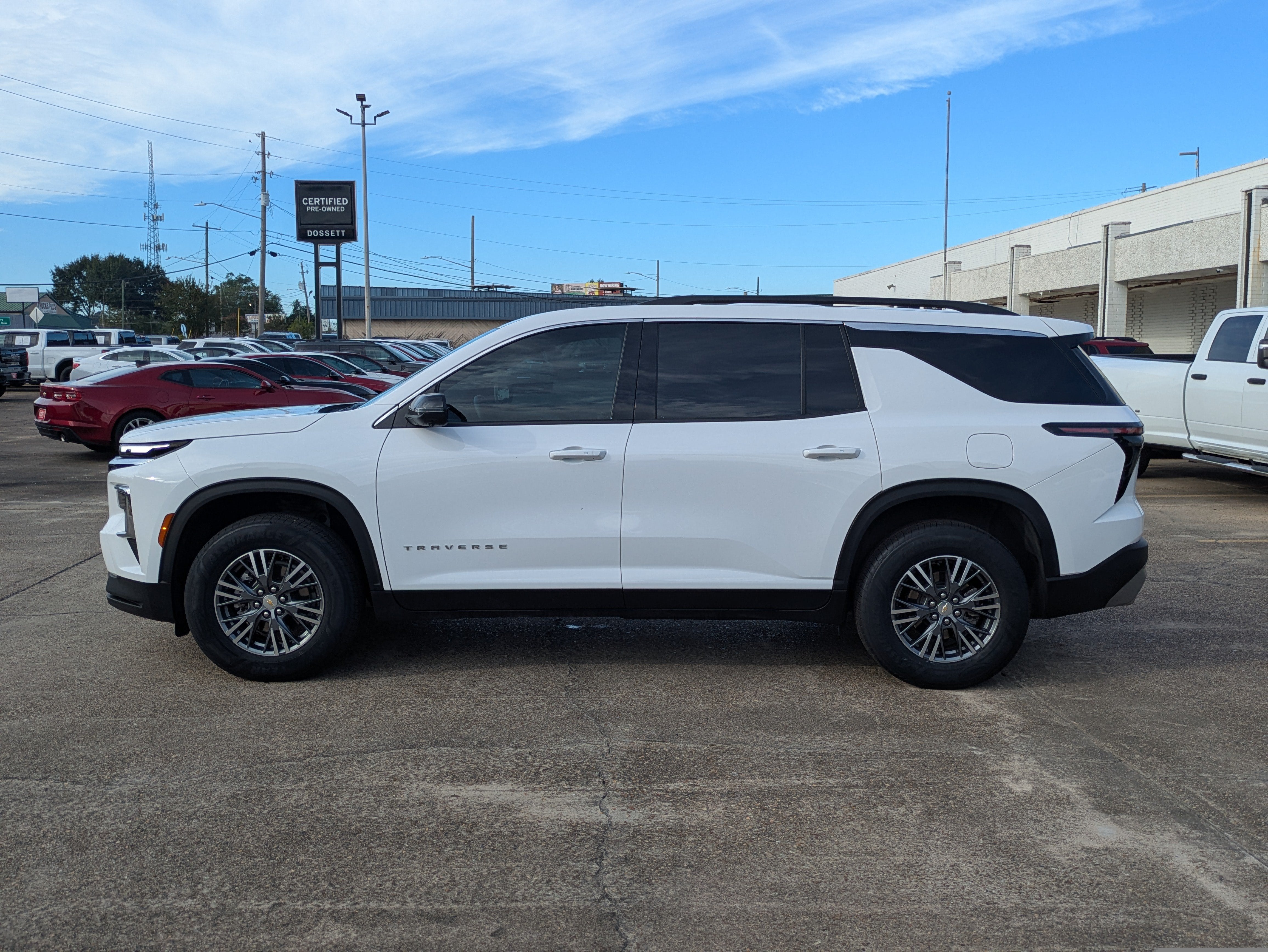 2025 Chevrolet Traverse LT