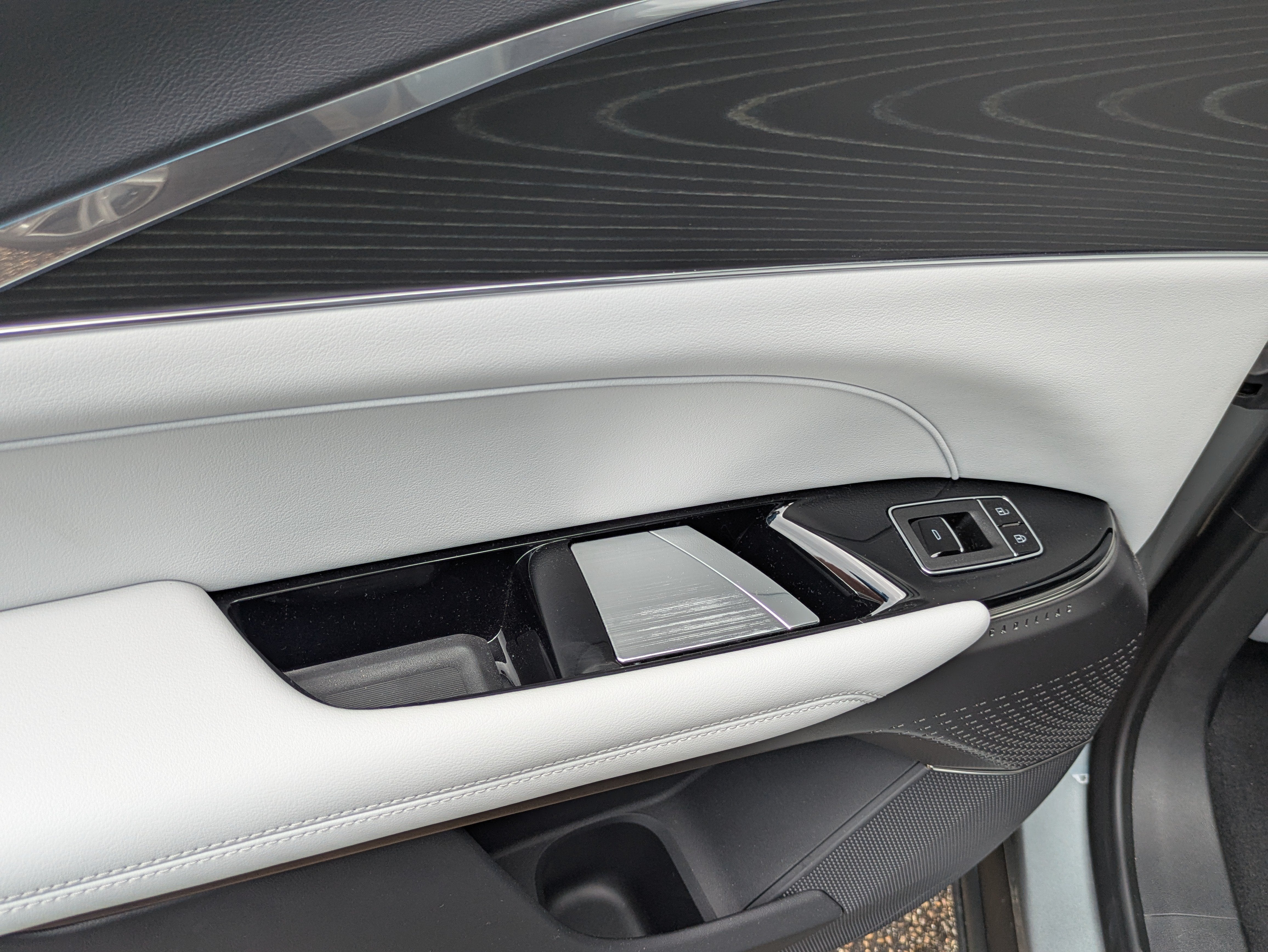 2024 Cadillac LYRIQ Luxury 1