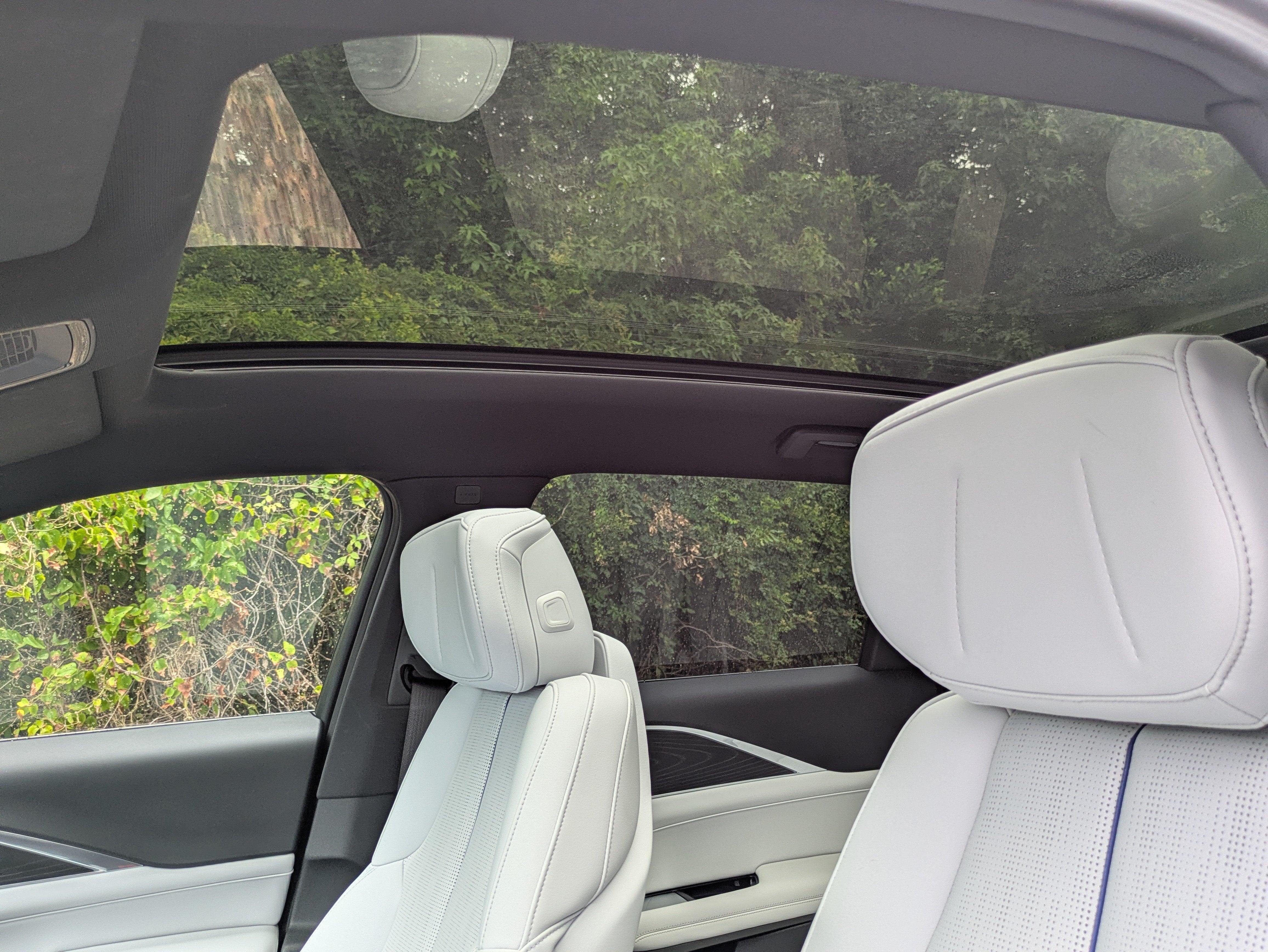 2024 Cadillac LYRIQ Luxury 1