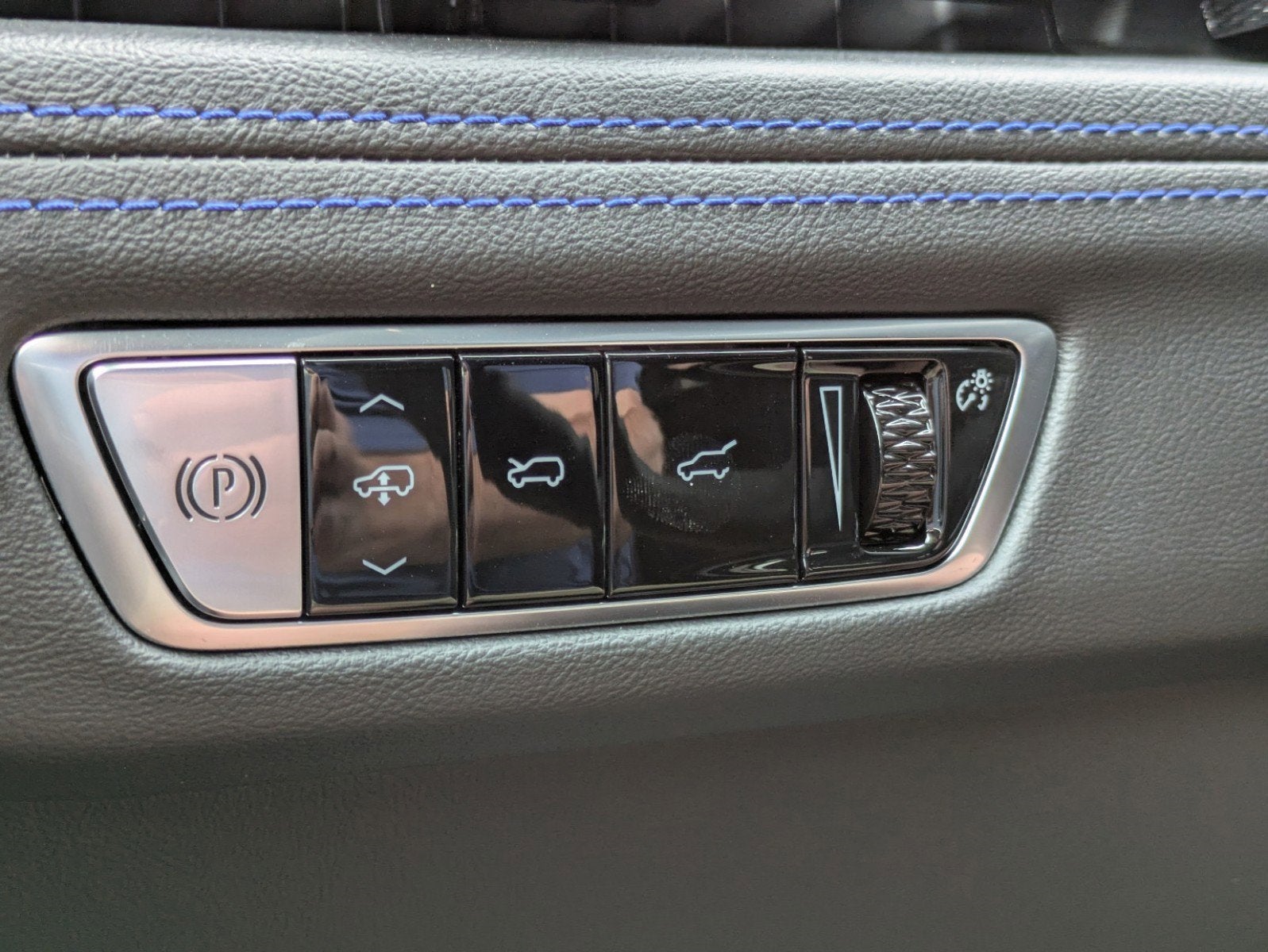 2025 Cadillac ESCALADE IQ Sport 1