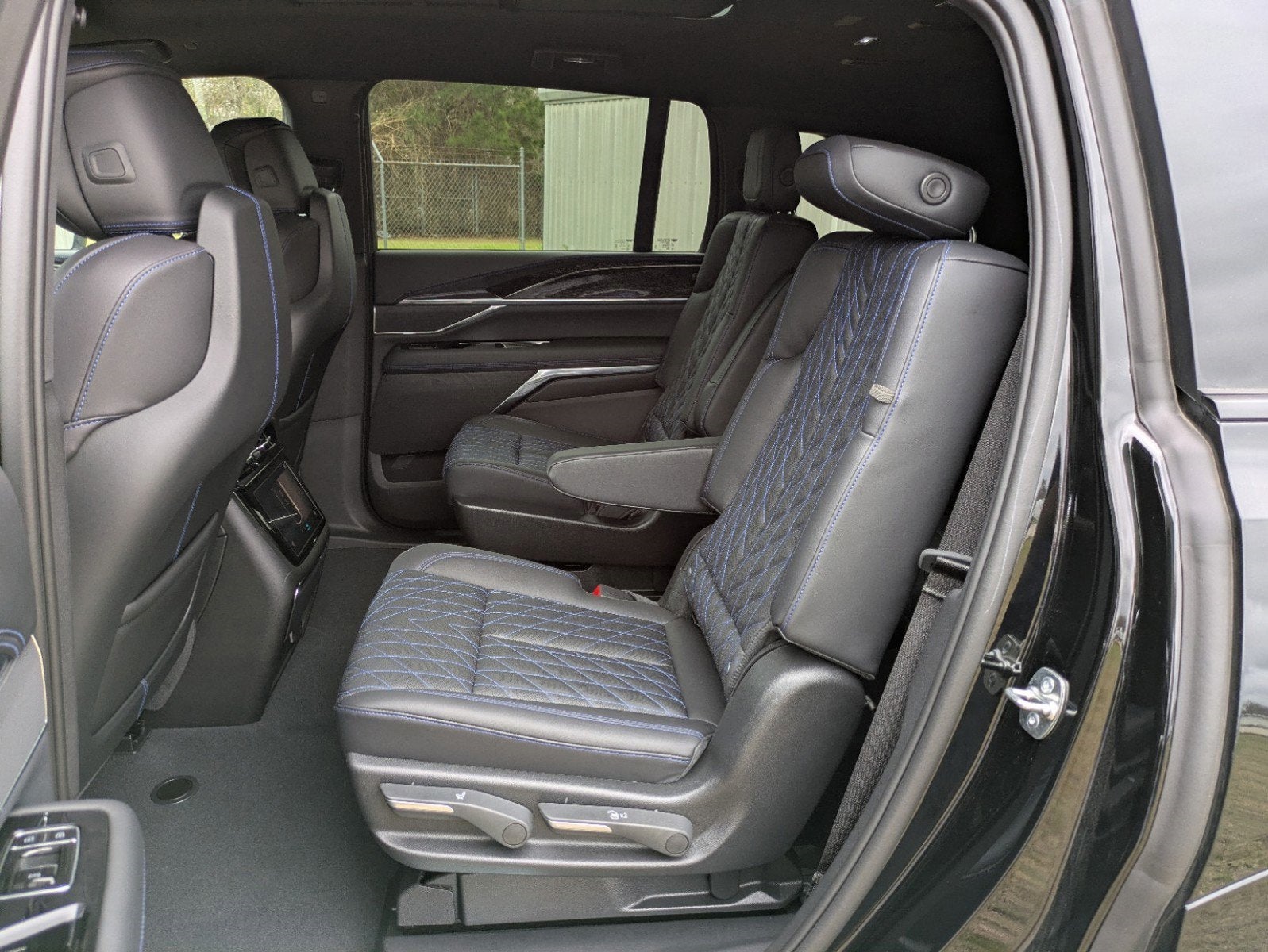 2025 Cadillac ESCALADE IQ Sport 1