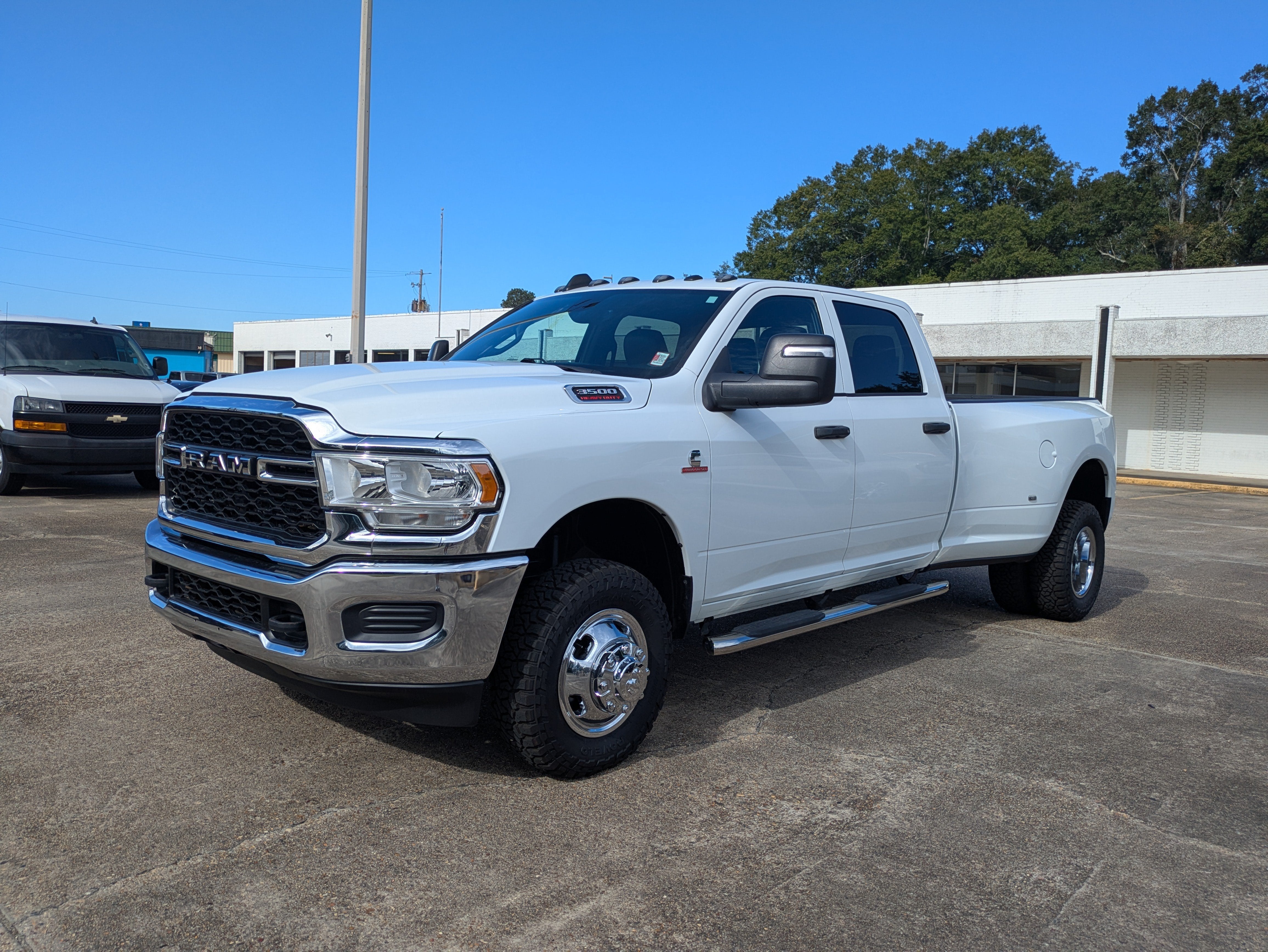 2024 RAM 3500 Tradesman Crew Cab 4x4 8' Box